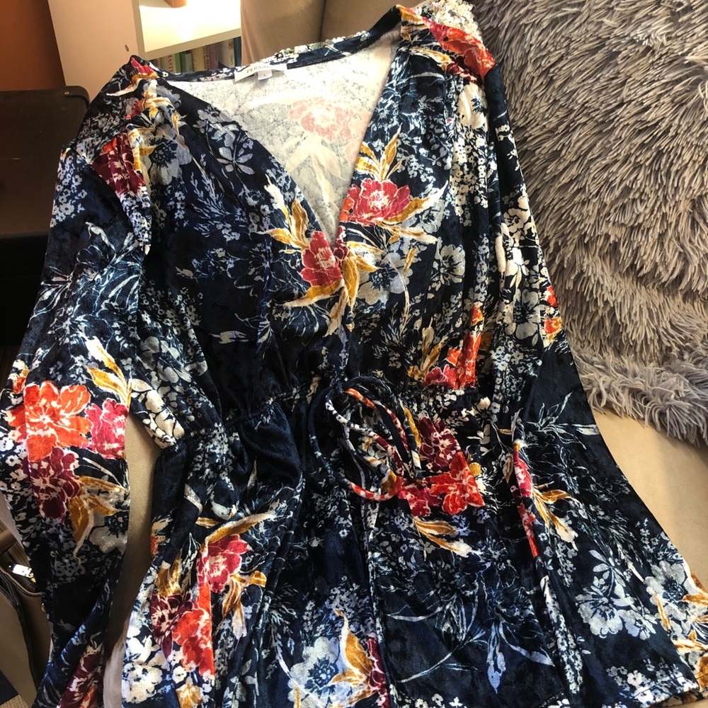 Persaya Long Bell Sleeve Velvet Wrap Blouse Large